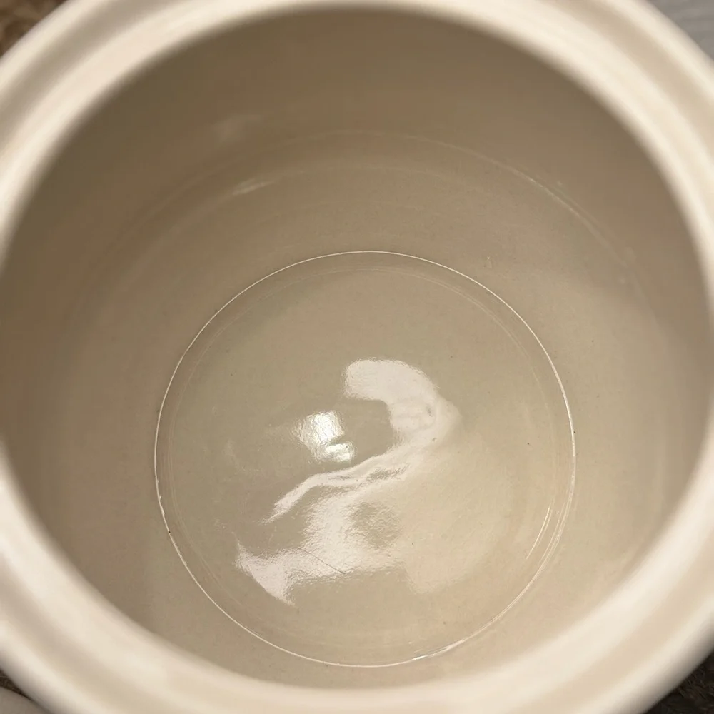 Ingleman Farmhouse Stoneware Applejack Gingham Bean Pot with Lid - Picture 4 of 4